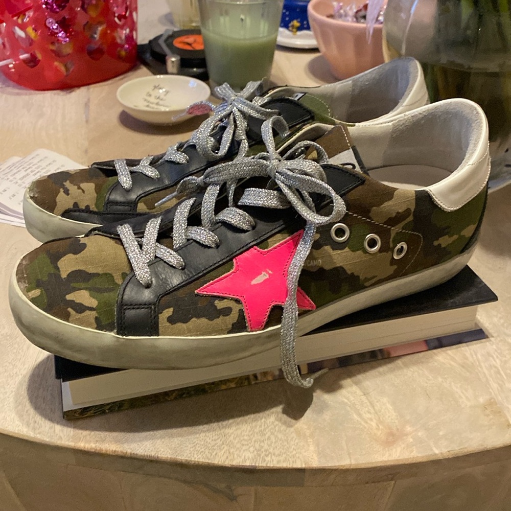 Golden Goose Camo with Pink star